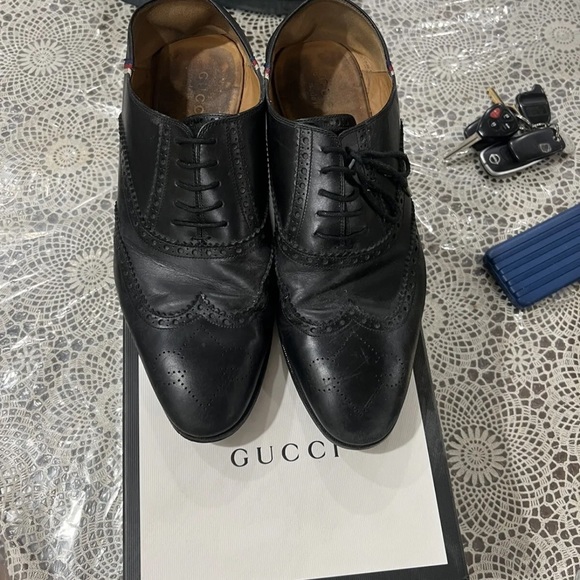 Gucci Men\'s Perforated Black Leather Stripe Logo Oxford Shoes N1154 Size 11 box main image 4